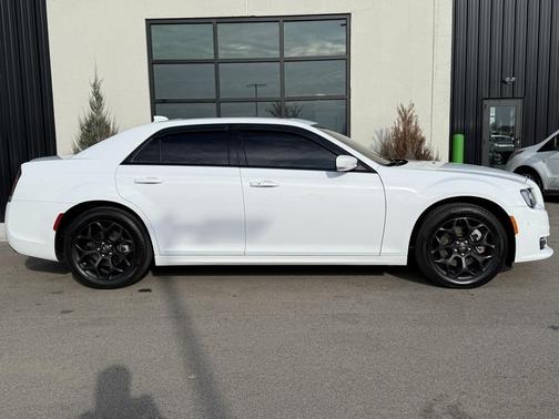 2023 Chrysler 300 Touring