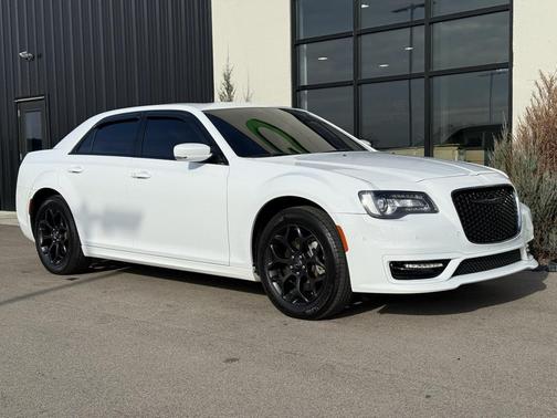 2023 Chrysler 300 Touring