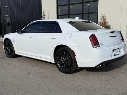 2023 Chrysler 300 Touring