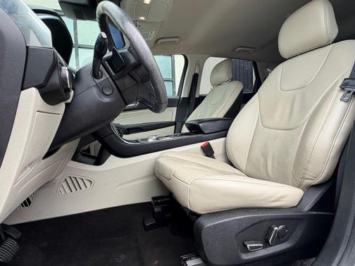White Platinum Metallic Tri-Coat 2019 Ford Edge Titanium