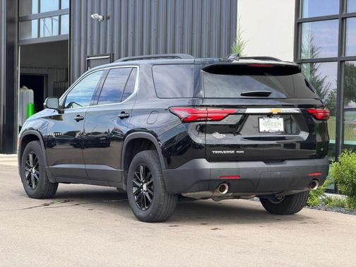 Mosaic Black Metallic 2022 Chevrolet Traverse LT Cloth
