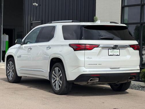 White 2022 Chevrolet Traverse High Country