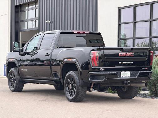 Onyx Black 2024 GMC Sierra 2500 AT4