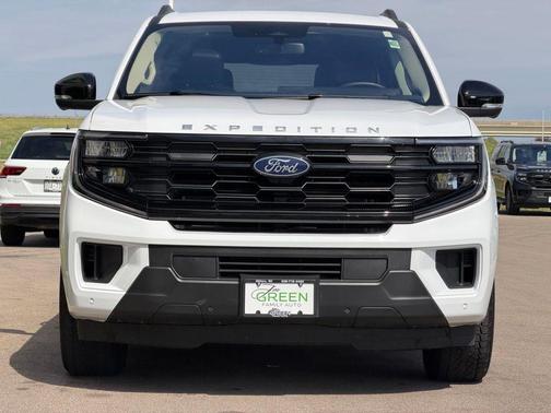 Oxford White 2025 Ford Expedition Active