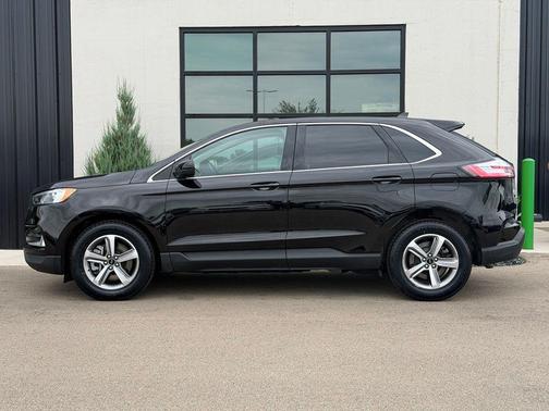Agate Black Metallic 2024 Ford Edge SEL