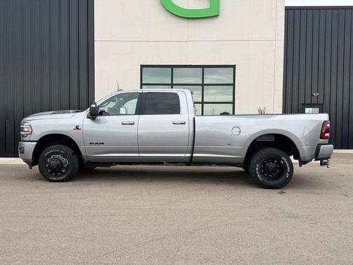 Billet Silver Metallic Clearcoat 2024 RAM 3500 Laramie Crew Cab 4x4 8' Box