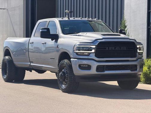 Billet Silver Metallic Clearcoat 2024 RAM 3500 Laramie Crew Cab 4x4 8' Box