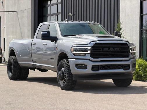 Billet Silver Metallic Clearcoat 2024 RAM 3500 Laramie Crew Cab 4x4 8' Box