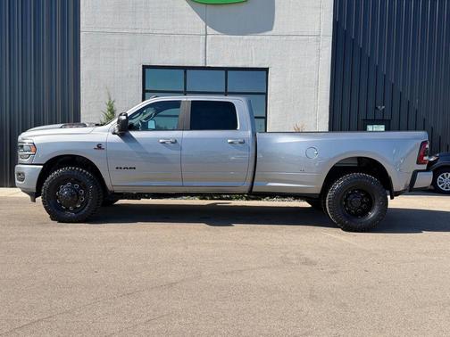 Billet Silver Metallic Clearcoat 2024 RAM 3500 Laramie Crew Cab 4x4 8' Box