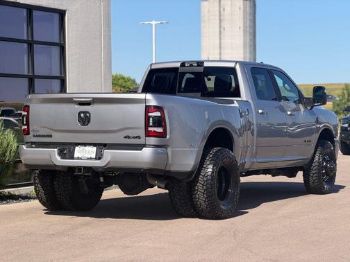 Billet Silver Metallic Clearcoat 2024 RAM 3500 Laramie Crew Cab 4x4 8' Box