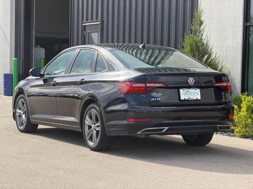 Deep Black 2021 Volkswagen Jetta 1.4T R-Line