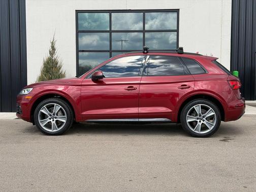 Matador Red Metallic 2019 Audi Q5 2.0T Prestige