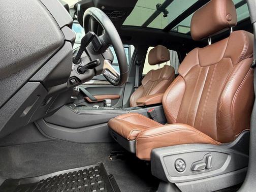 Matador Red Metallic 2019 Audi Q5 2.0T Prestige