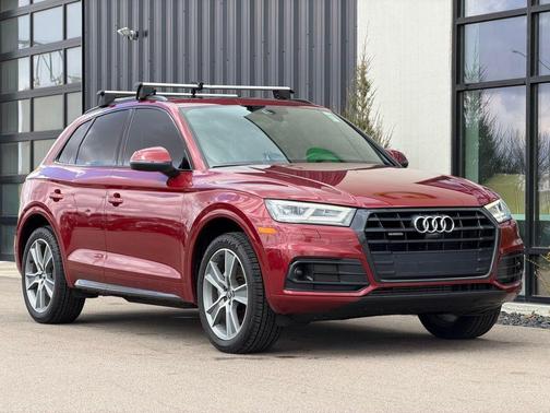 Matador Red Metallic 2019 Audi Q5 2.0T Prestige