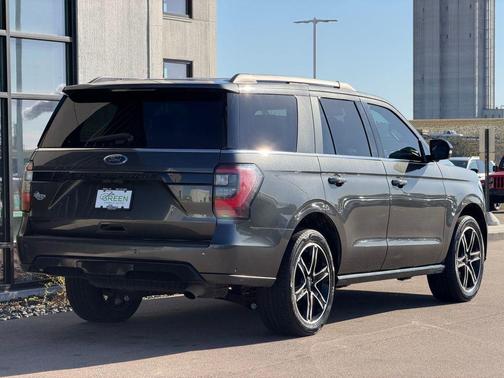 Magnetic Metallic 2021 Ford Expedition Limited