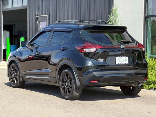 Super Black 2021 Nissan Kicks SR