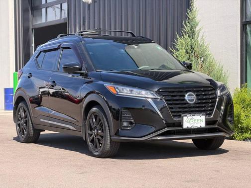 Super Black 2021 Nissan Kicks SR