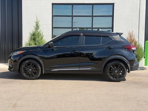 Super Black 2021 Nissan Kicks SR