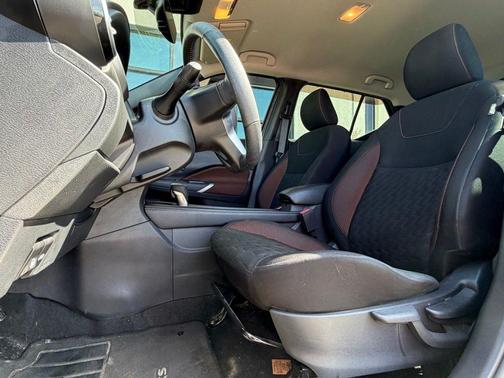 Super Black 2021 Nissan Kicks SR