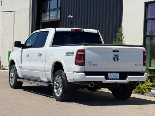 Ivory White Tri-Coat Pearlcoat 2021 RAM 1500 Laramie