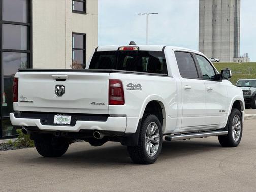 Ivory White Tri-Coat Pearlcoat 2021 RAM 1500 Laramie