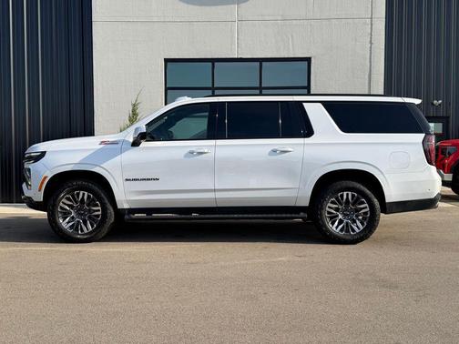 Iridescent Pearl Tricoat 2025 Chevrolet Suburban 4WD Z71