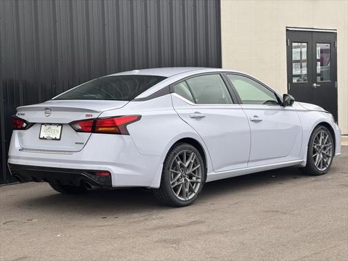 2023 Nissan Altima SR VC-Turbo FWD