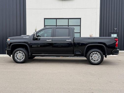 Black 2022 Chevrolet Silverado 2500 High Country