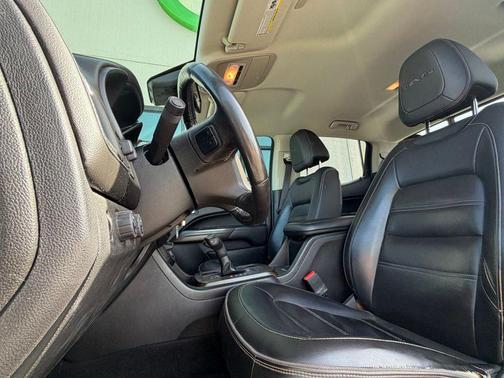Summit White 2018 GMC Canyon Denali