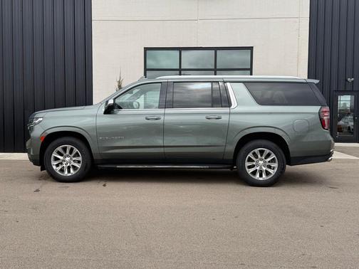 Silver Sage Metallic 2023 Chevrolet Suburban Premier