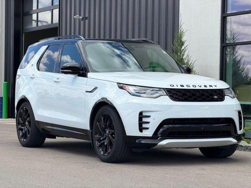 Fuji White 2024 Land Rover Discovery P360 Dynamic SE