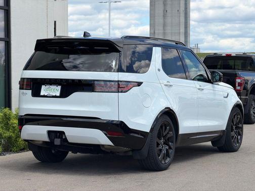 Fuji White 2024 Land Rover Discovery P360 Dynamic SE