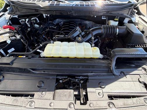 Oxford White 2023 Ford F-150 Lariat