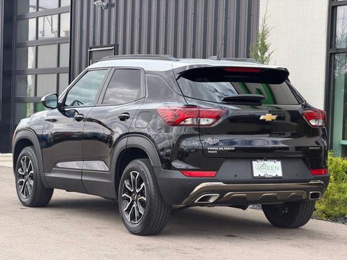 Mosaic Black Metallic 2021 Chevrolet Trailblazer ACTIV