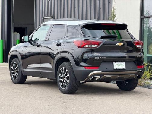 Mosaic Black Metallic 2021 Chevrolet Trailblazer ACTIV