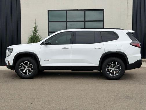 White 2024 GMC Acadia AT4