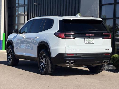 White 2024 GMC Acadia AT4