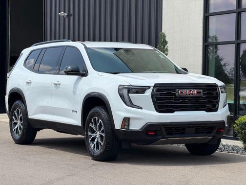 White 2024 GMC Acadia AT4