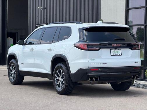 White 2024 GMC Acadia AT4