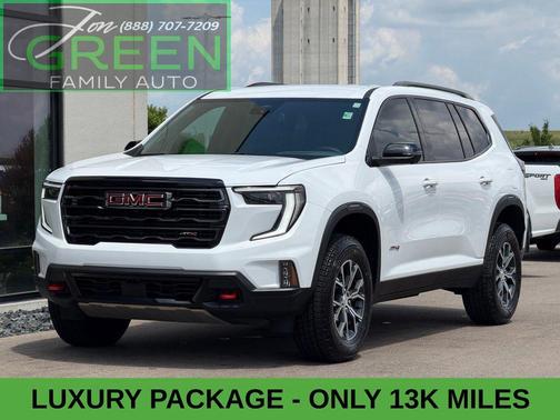 White 2024 GMC Acadia AT4