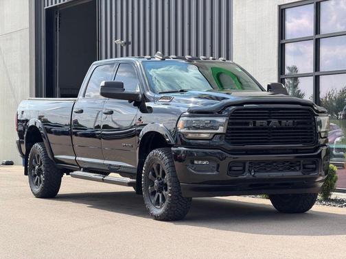 Diamond Black Crystal Pearlcoat 2019 RAM 2500 Laramie Crew Cab 4x4 8' Box