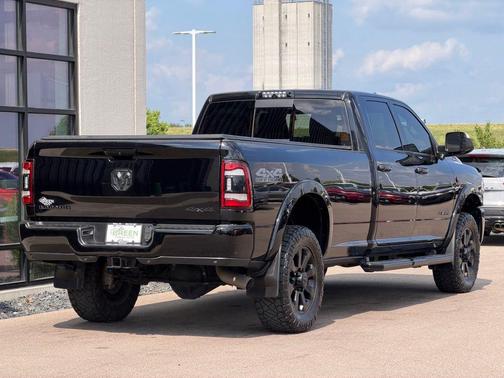 Diamond Black Crystal Pearlcoat 2019 RAM 2500 Laramie Crew Cab 4x4 8' Box