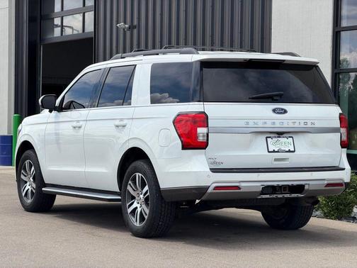 Star White Metallic Tri-Coat 2022 Ford Expedition XLT
