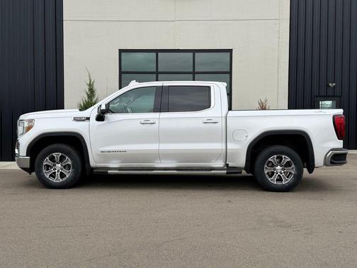 White Frost Tricoat 2021 GMC Sierra 1500 SLT
