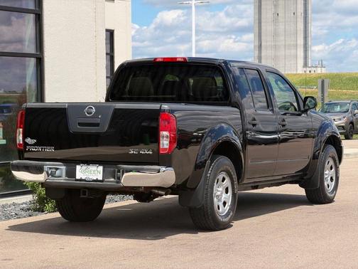 Super Black 2007 Nissan Frontier SE Crew Cab