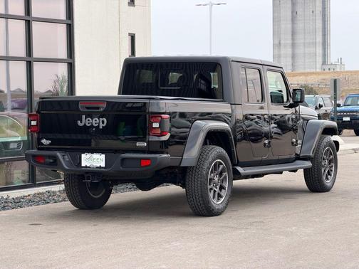 Black Clearcoat 2022 Jeep Gladiator Overland