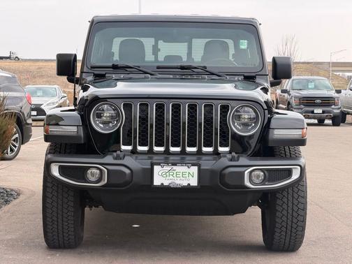 Black Clearcoat 2022 Jeep Gladiator Overland