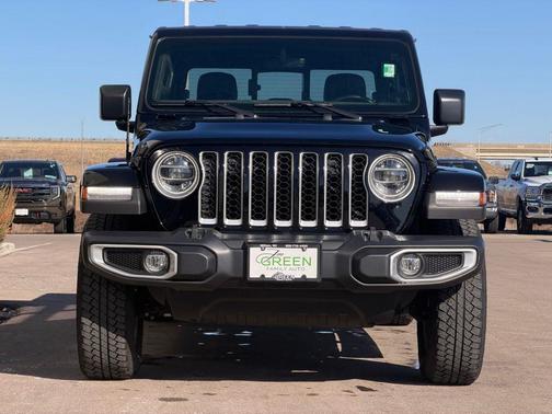 Black Clearcoat 2022 Jeep Gladiator Overland