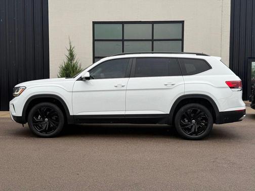 White 2021 Volkswagen Atlas 2.0T SE w/Technology 4MOTION