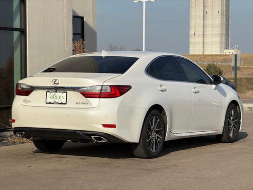 Eminent White Pearl 2017 Lexus ES 350 Base